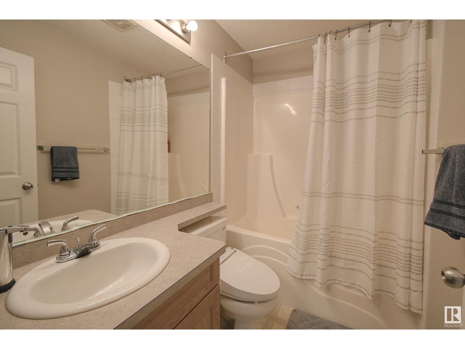 Photo 11 of 204 9945 167 St Nw, Edmonton AB