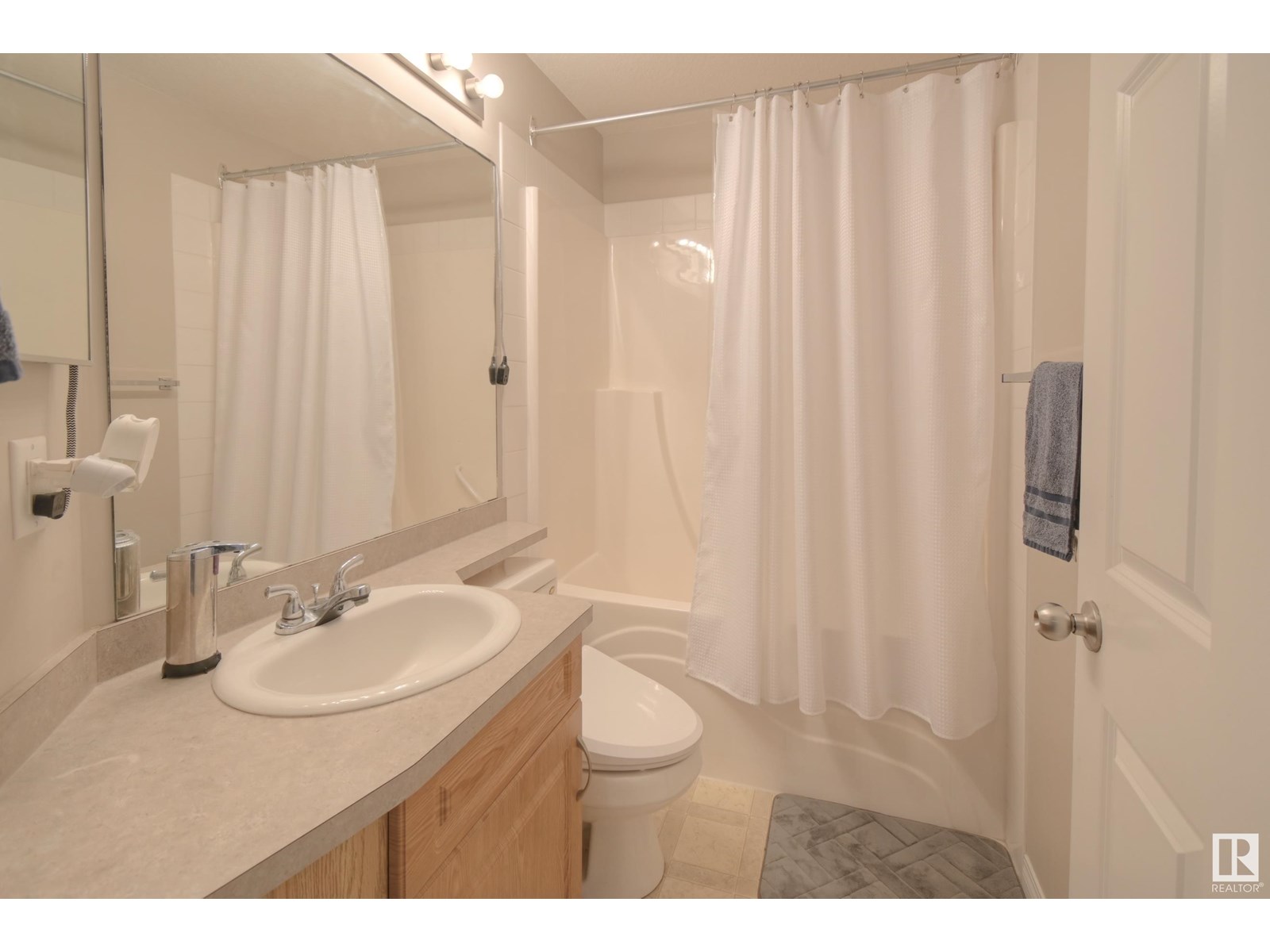 Photo 14 of 204 9945 167 St Nw, Edmonton AB
