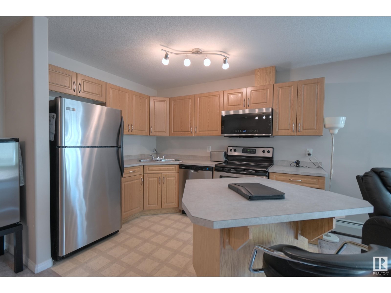 Photo 4 of 204 9945 167 St Nw, Edmonton AB