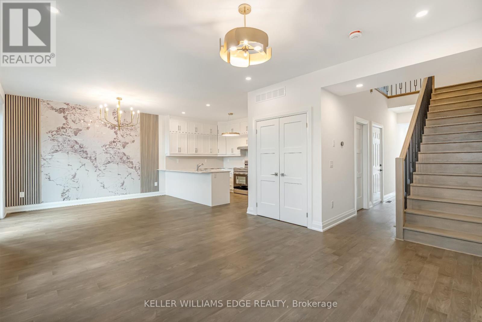 Photo 7 of 8 2154 Walkers Line, Burlington ON