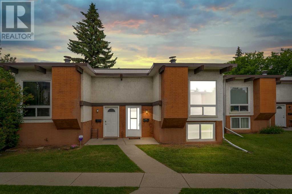 105 Pinemont Bay NE, Calgary, Alberta