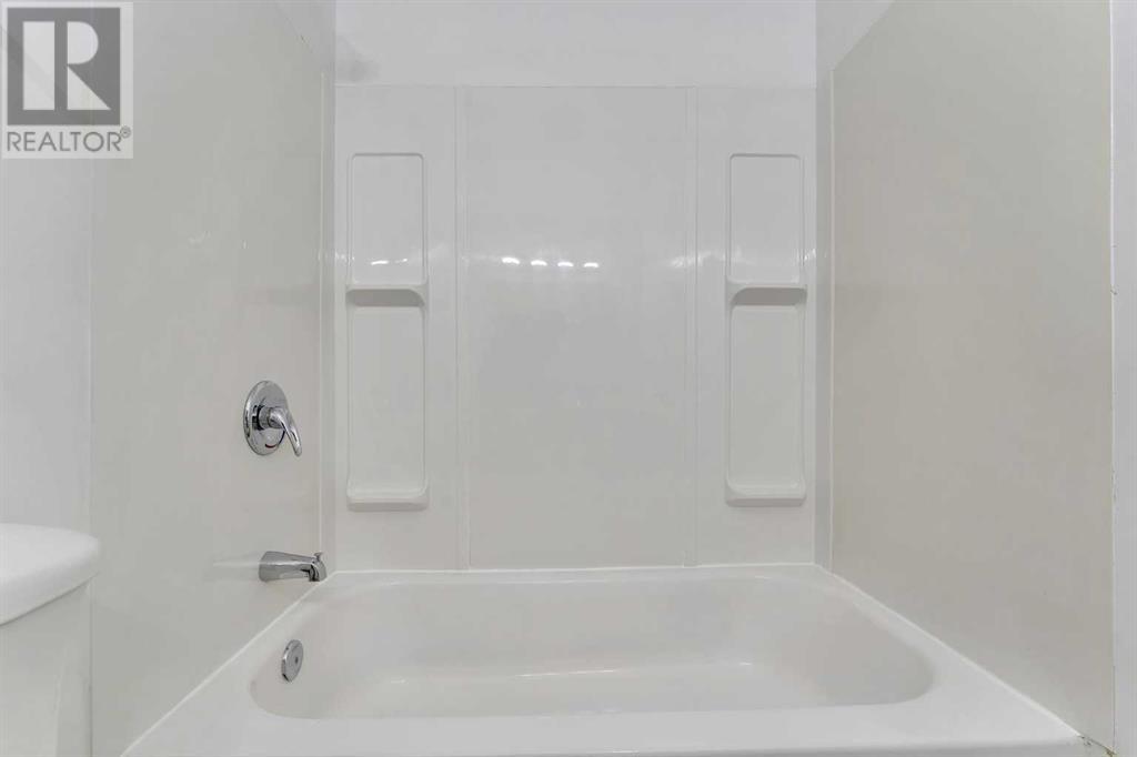 Single Family House Bi-level for Sale in  Pinemont Bay NE Pineridge Calgary 