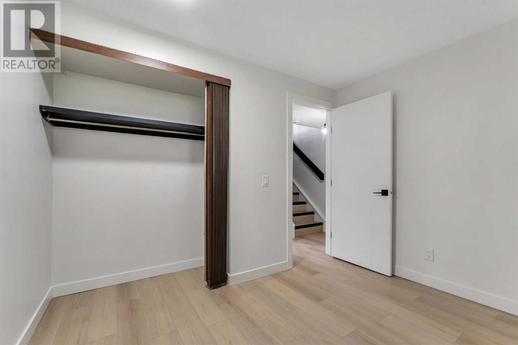 Single Family House Bi-level for Sale in  Pinemont Bay NE Pineridge Calgary 