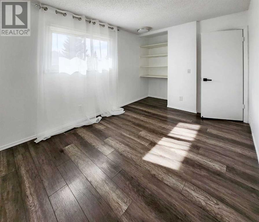 Single Family House for Sale in  Woodmont Way SW Woodbine Calgary 