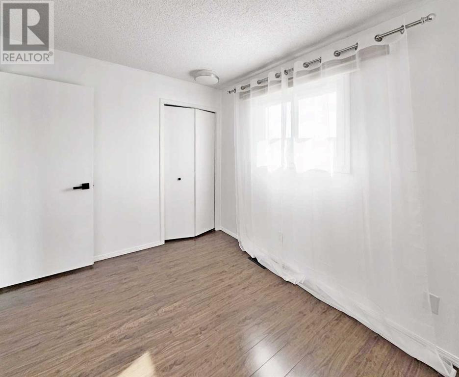Single Family House for Sale in  Woodmont Way SW Woodbine Calgary 