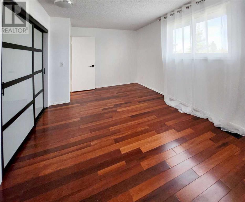 Single Family House for Sale in  Woodmont Way SW Woodbine Calgary 