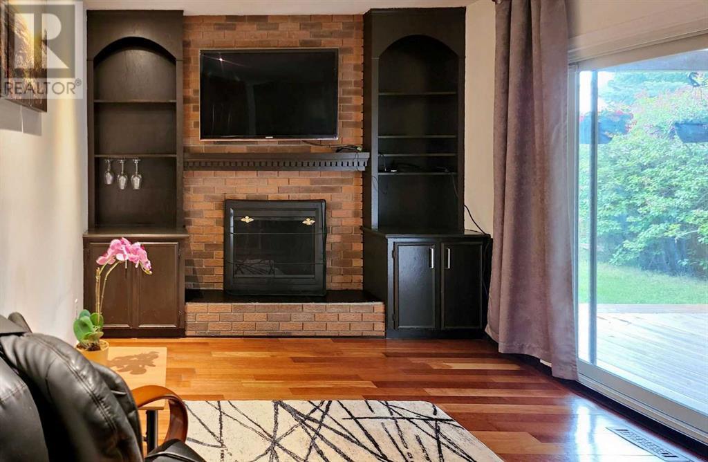 Single Family House for Sale in  Woodmont Way SW Woodbine Calgary 