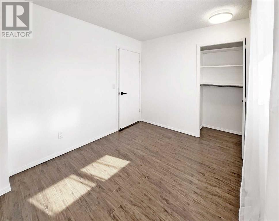 Single Family House for Sale in  Woodmont Way SW Woodbine Calgary 