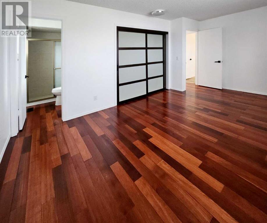 Single Family House for Sale in  Woodmont Way SW Woodbine Calgary 