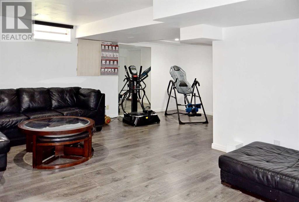 Single Family House for Sale in  Woodmont Way SW Woodbine Calgary 