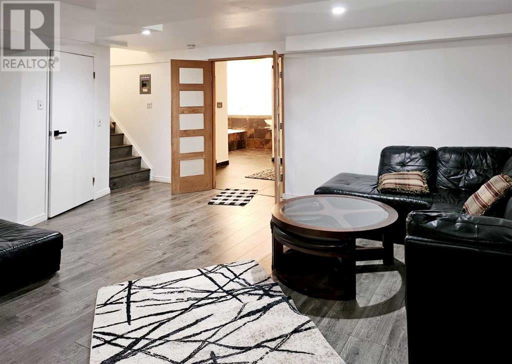 Single Family House for Sale in  Woodmont Way SW Woodbine Calgary 
