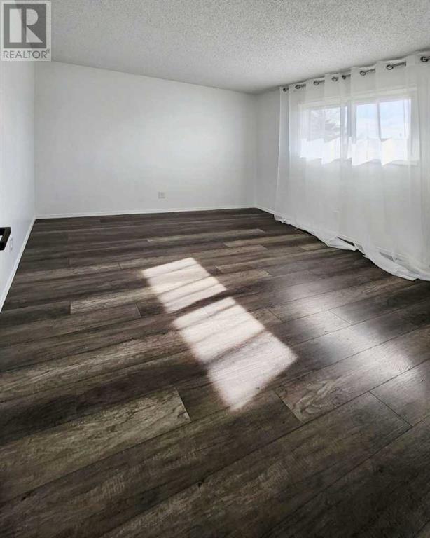 Single Family House for Sale in  Woodmont Way SW Woodbine Calgary 