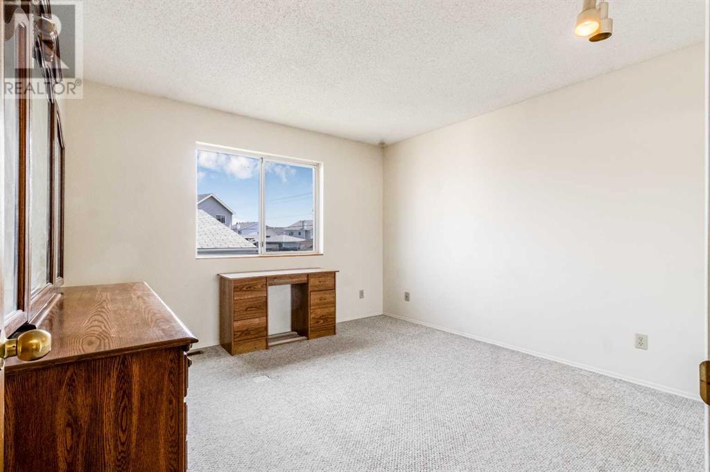 Single Family House Bi-level for Sale in  Erin Grove Place SE Erin Woods Calgary 