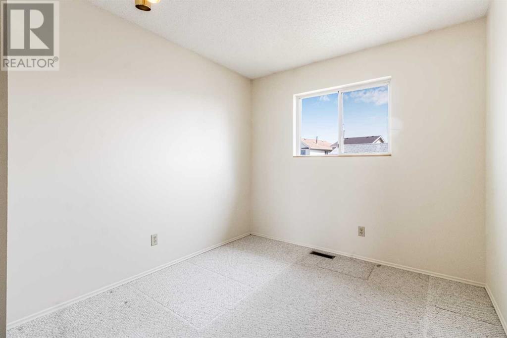 Single Family House Bi-level for Sale in  Erin Grove Place SE Erin Woods Calgary 