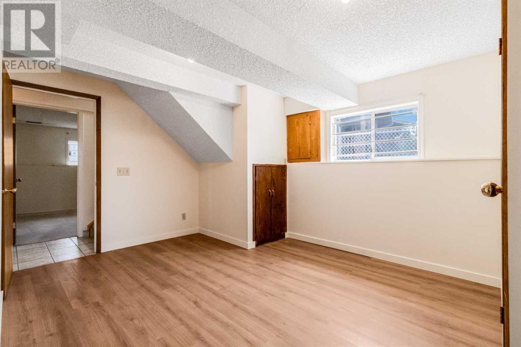 Single Family House Bi-level for Sale in  Erin Grove Place SE Erin Woods Calgary 