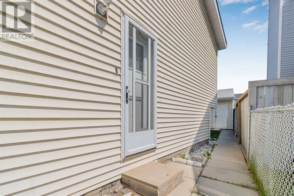 Single Family House Bi-level for Sale in  Erin Grove Place SE Erin Woods Calgary 