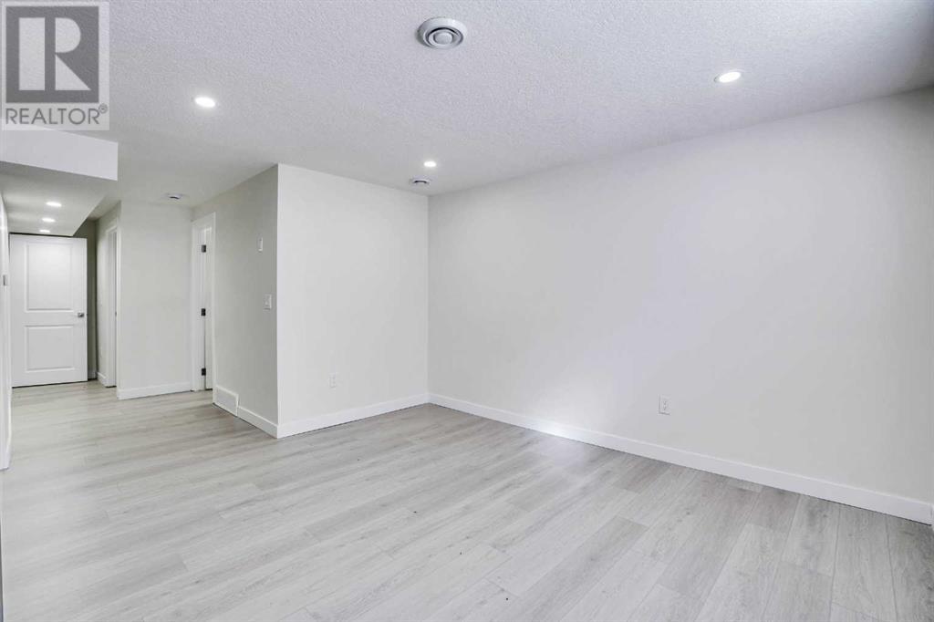 Single Family House Bungalow for Sale in  pensville Road SE Penbrooke Meadows Calgary 