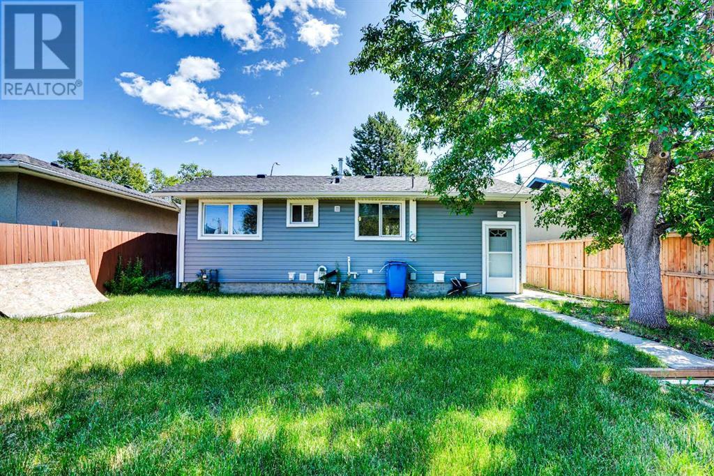 Single Family House Bungalow for Sale in  pensville Road SE Penbrooke Meadows Calgary 