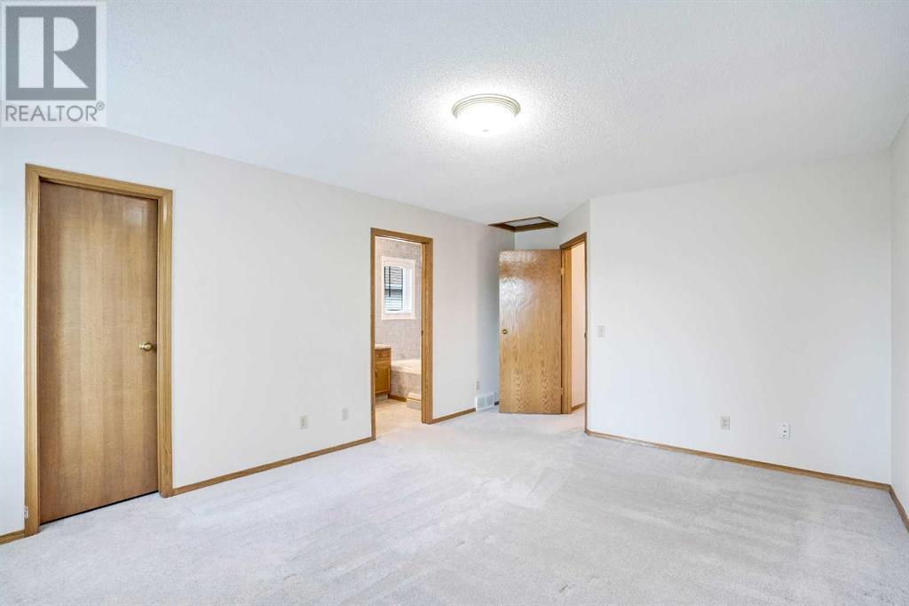 Single Family House for Sale in  Hawkbury Place NW Hawkwood Calgary 