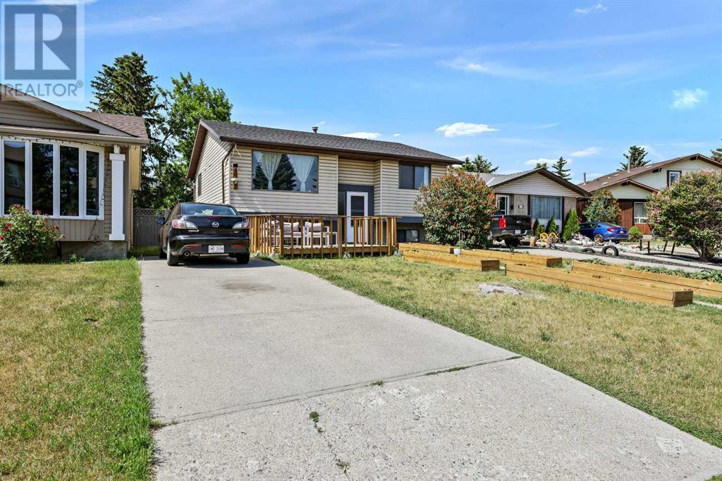 Single Family House Bungalow for Sale in  Aboyne Place NE Abbeydale Calgary 