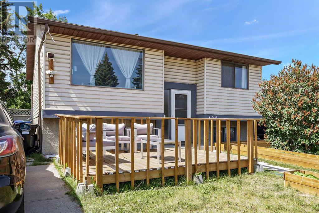 Single Family House Bungalow for Sale in  Aboyne Place NE Abbeydale Calgary 