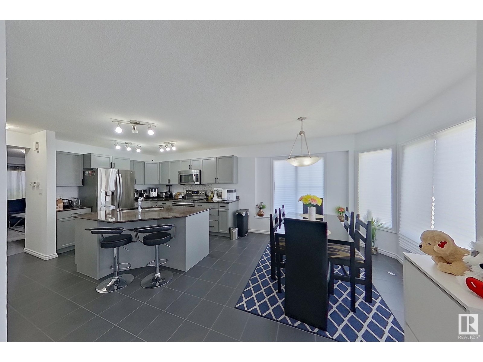 Photo 10 of 1503 63 St Sw, Edmonton AB
