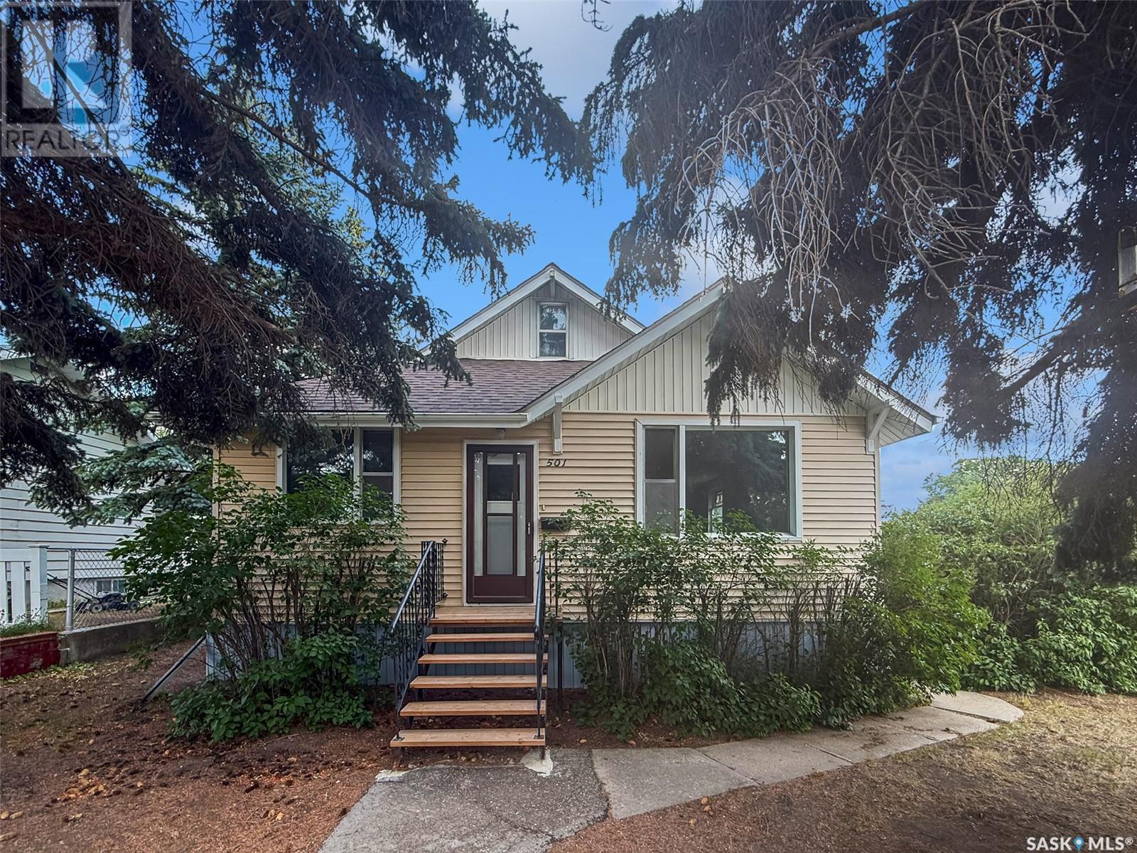 501 4th AVENUE NW, Swift Current, Saskatchewan