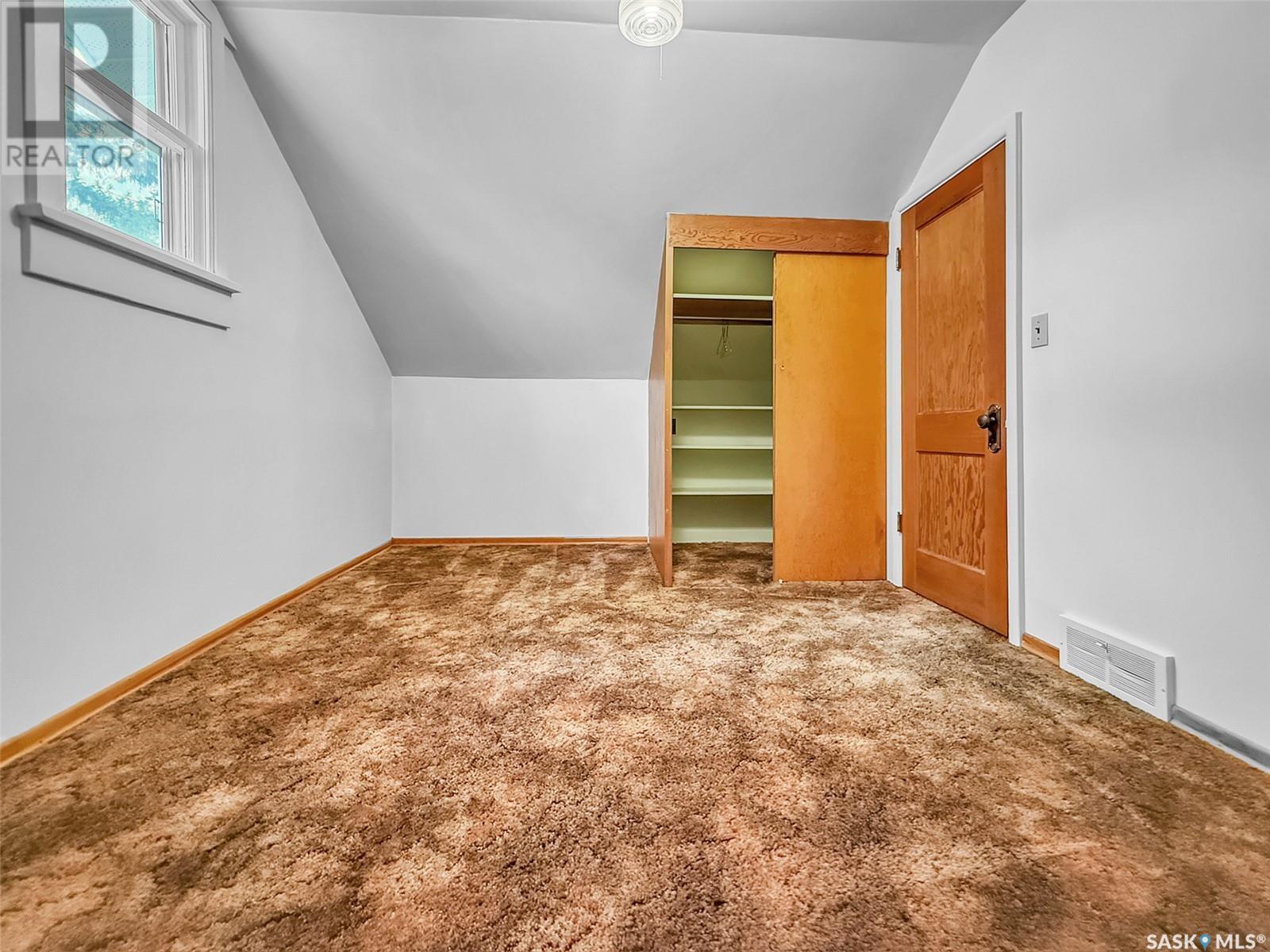 Single Family House 2 Level for Sale in  th AVENUE NW Swift Current 