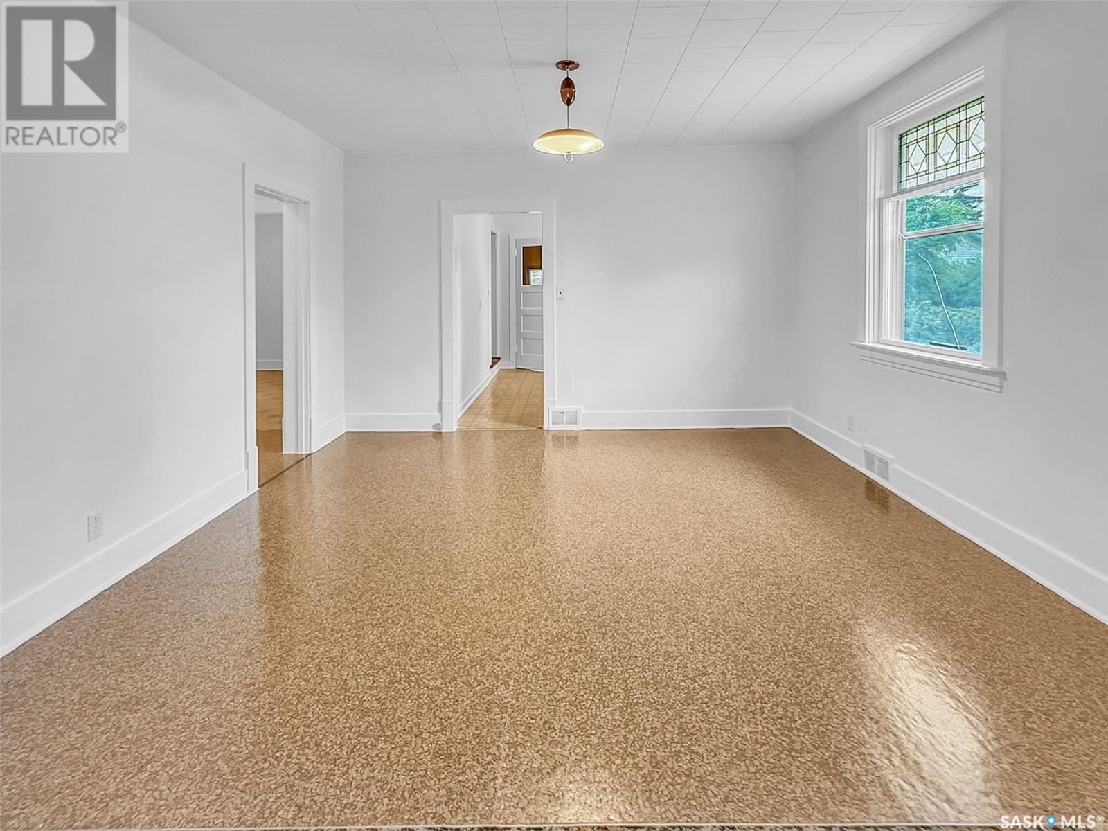 Single Family House 2 Level for Sale in  th AVENUE NW Swift Current 