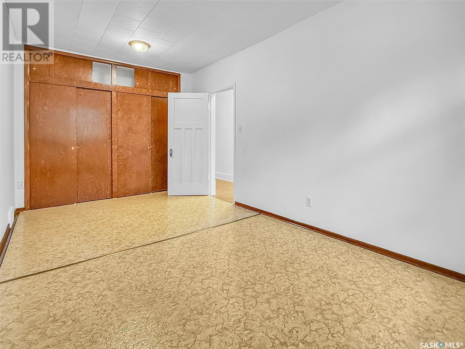 Single Family House 2 Level for Sale in  th AVENUE NW Swift Current 