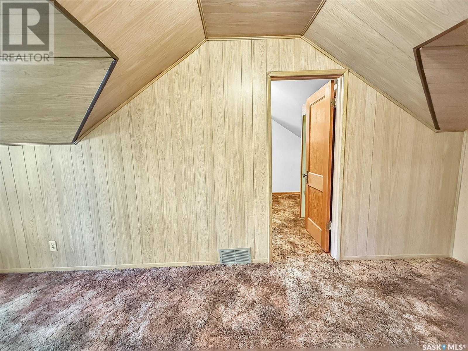 Single Family House 2 Level for Sale in  th AVENUE NW Swift Current 