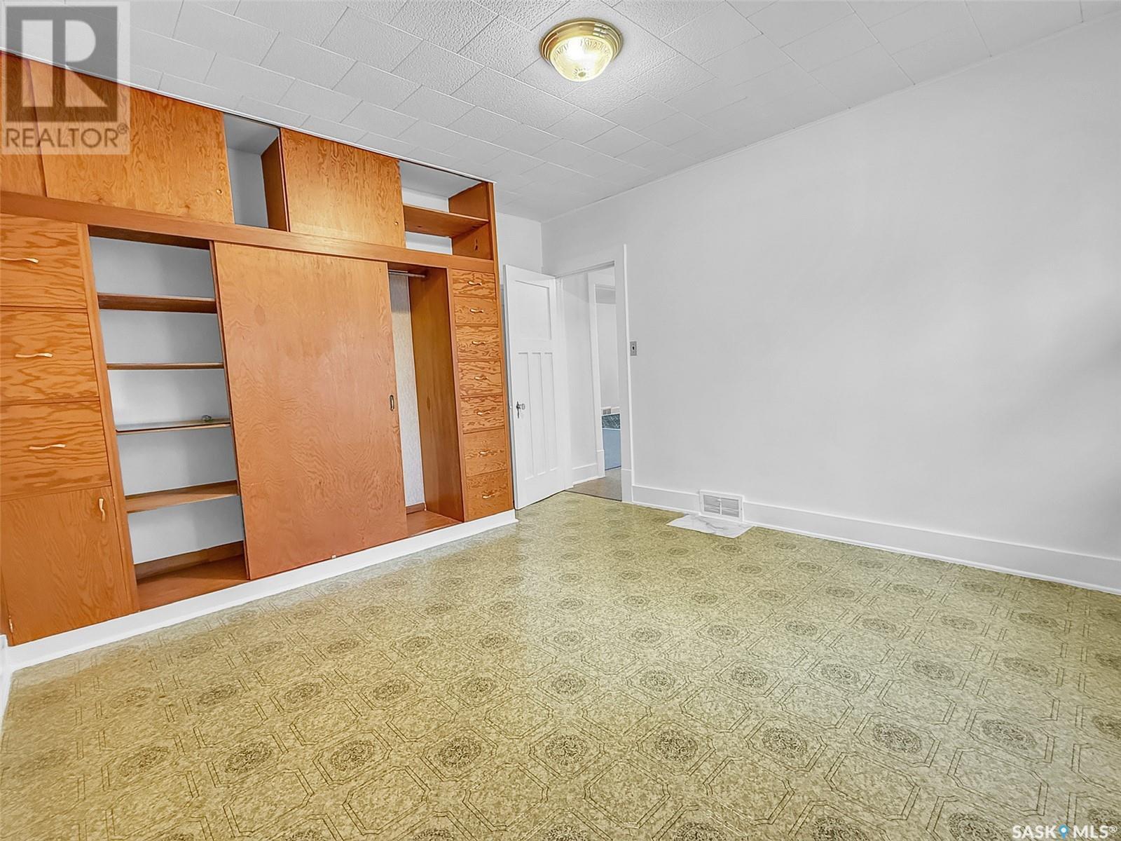Single Family House 2 Level for Sale in  th AVENUE NW Swift Current 