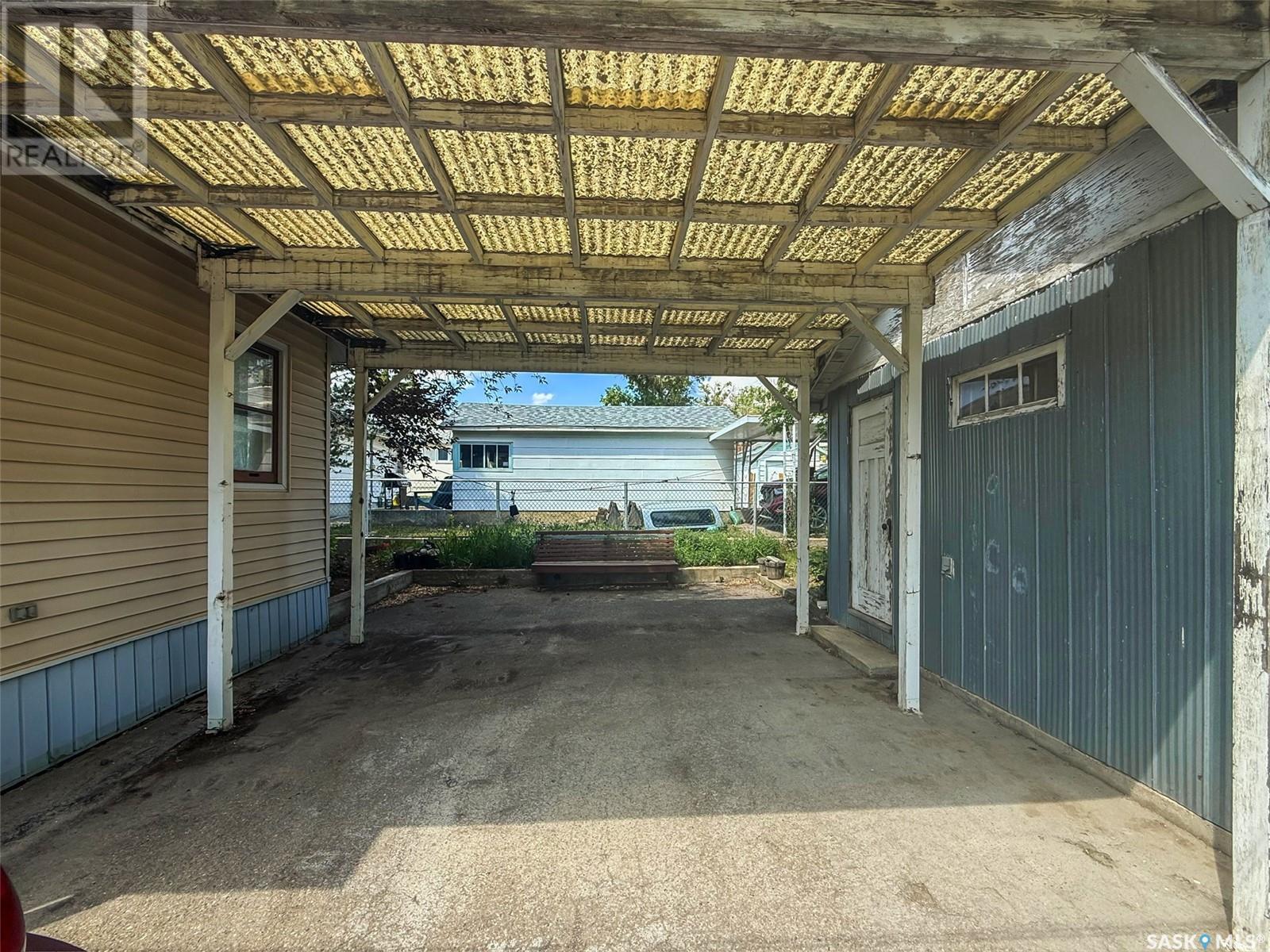 Single Family House 2 Level for Sale in  th AVENUE NW Swift Current 