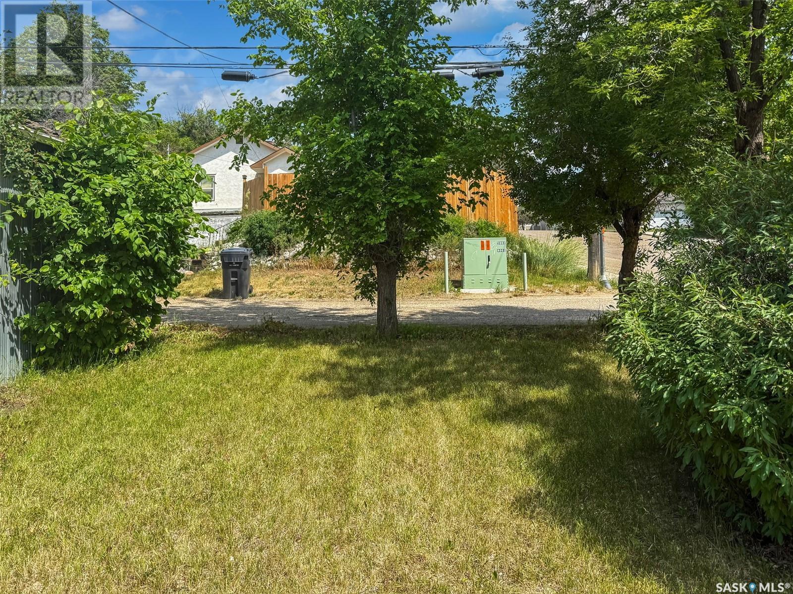 Single Family House 2 Level for Sale in  th AVENUE NW Swift Current 