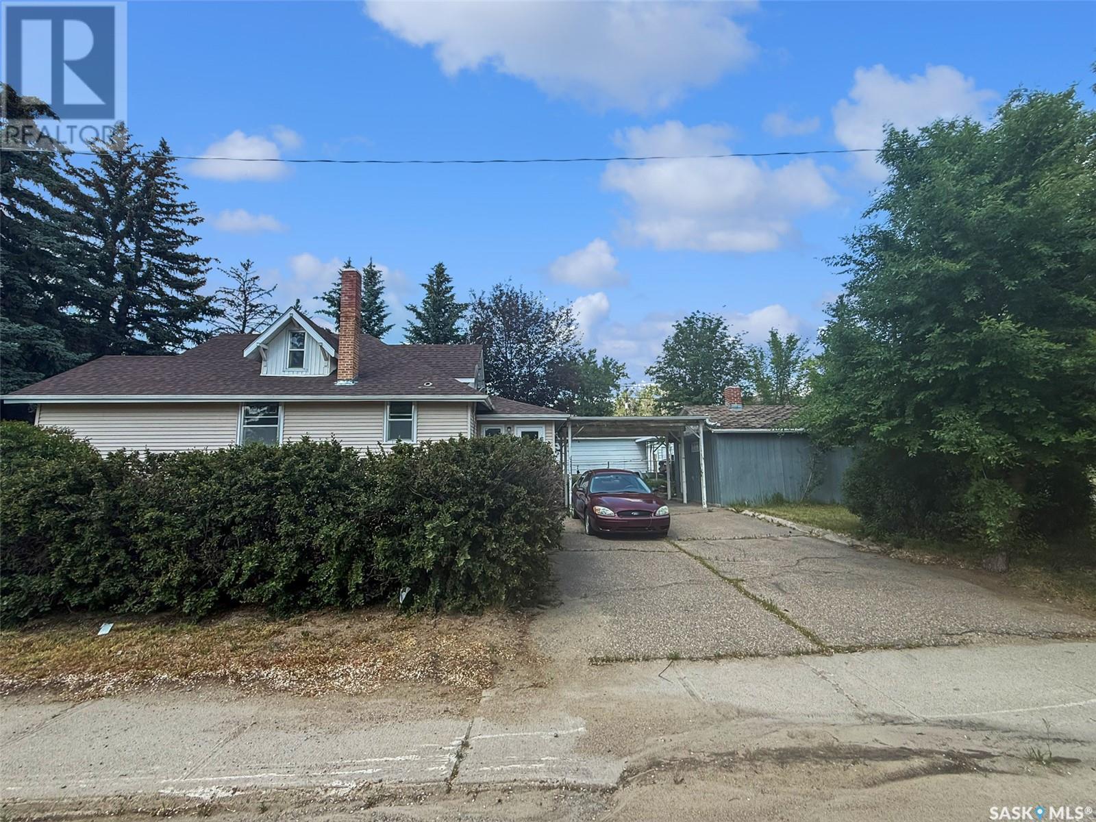 Single Family House 2 Level for Sale in  th AVENUE NW Swift Current 