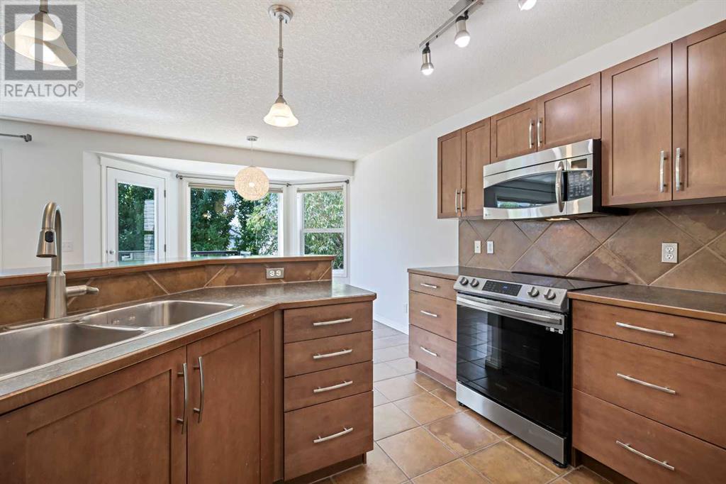 Single Family House for Sale in  Rockyspring Green NW Rocky Ridge Calgary 