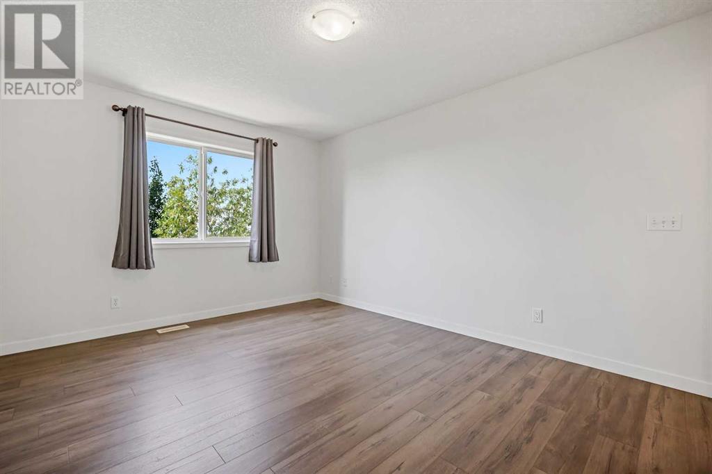 Single Family House for Sale in  Rockyspring Green NW Rocky Ridge Calgary 