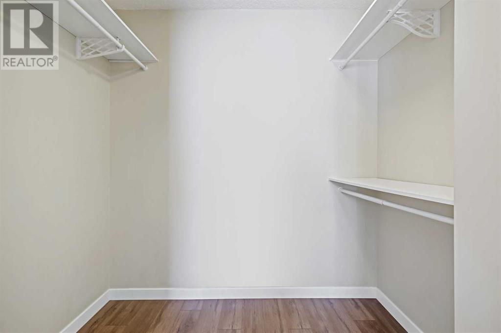 Single Family House for Sale in  Rockyspring Green NW Rocky Ridge Calgary 