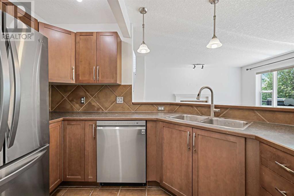 Single Family House for Sale in  Rockyspring Green NW Rocky Ridge Calgary 