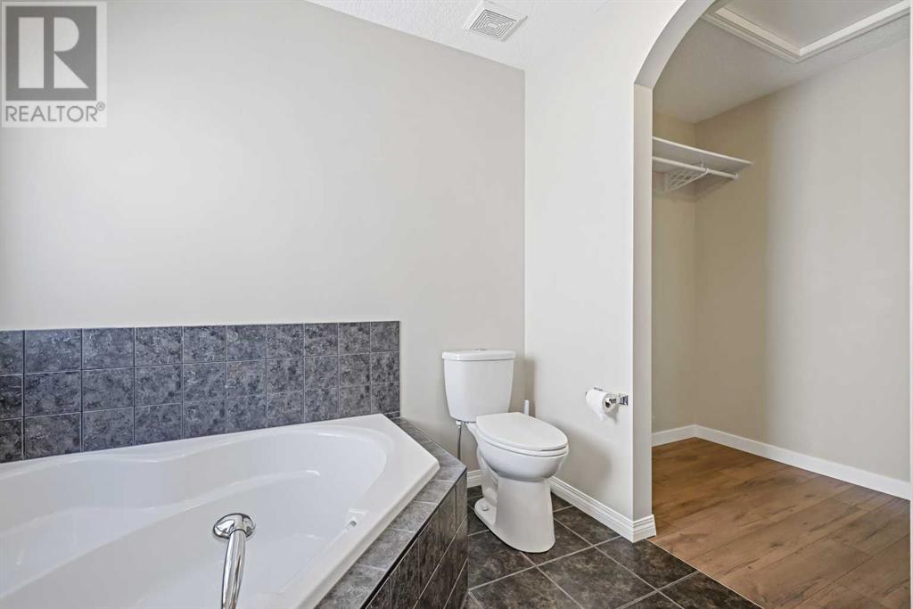 Single Family House for Sale in  Rockyspring Green NW Rocky Ridge Calgary 