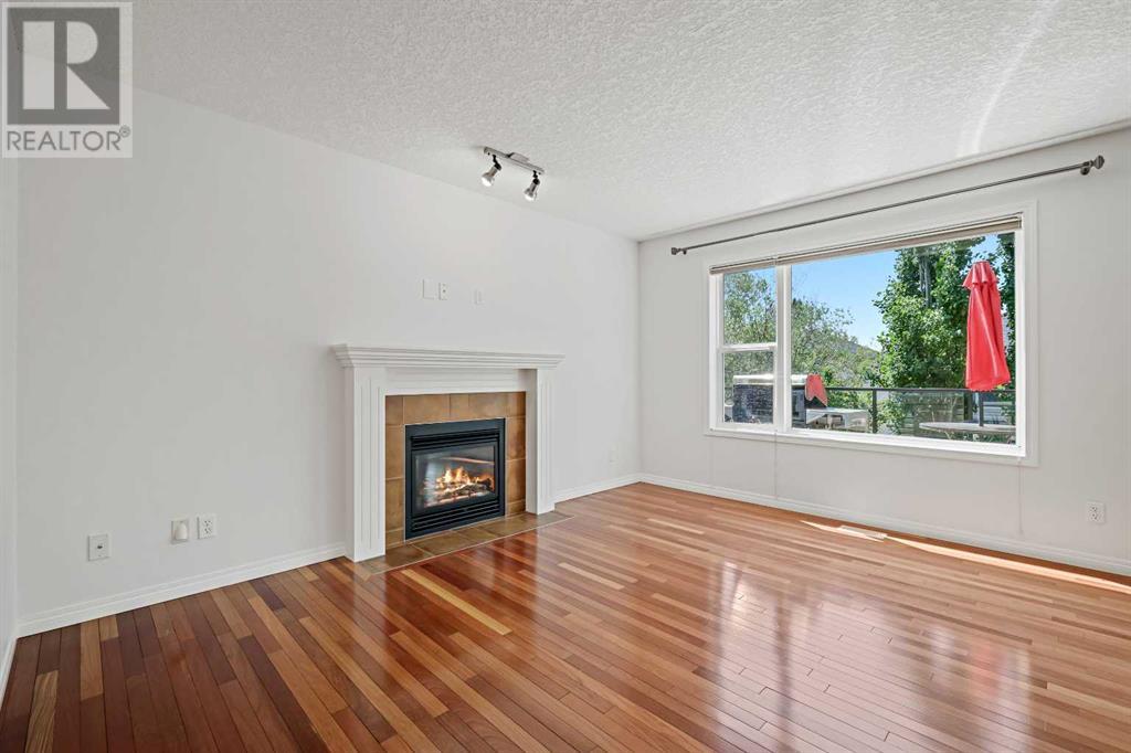Single Family House for Sale in  Rockyspring Green NW Rocky Ridge Calgary 