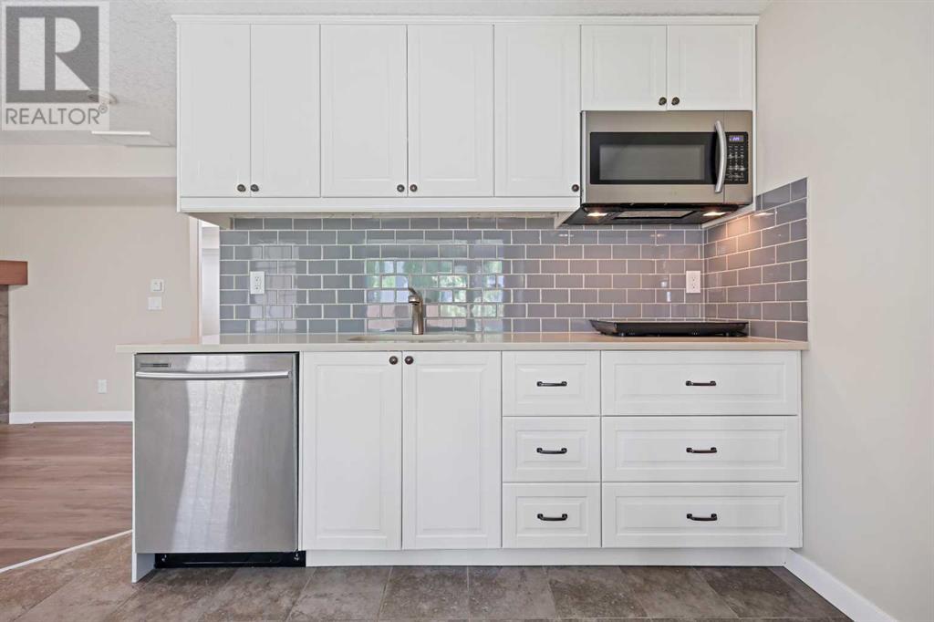 Single Family House for Sale in  Rockyspring Green NW Rocky Ridge Calgary 