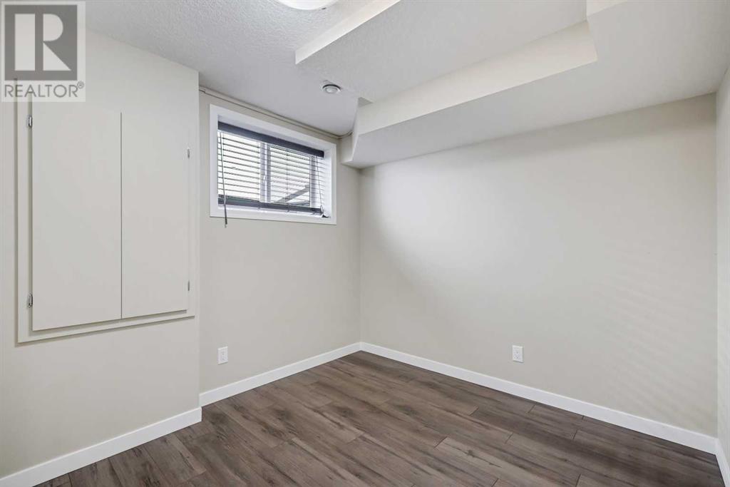 Single Family House for Sale in  Rockyspring Green NW Rocky Ridge Calgary 