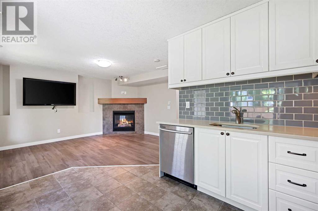 Single Family House for Sale in  Rockyspring Green NW Rocky Ridge Calgary 