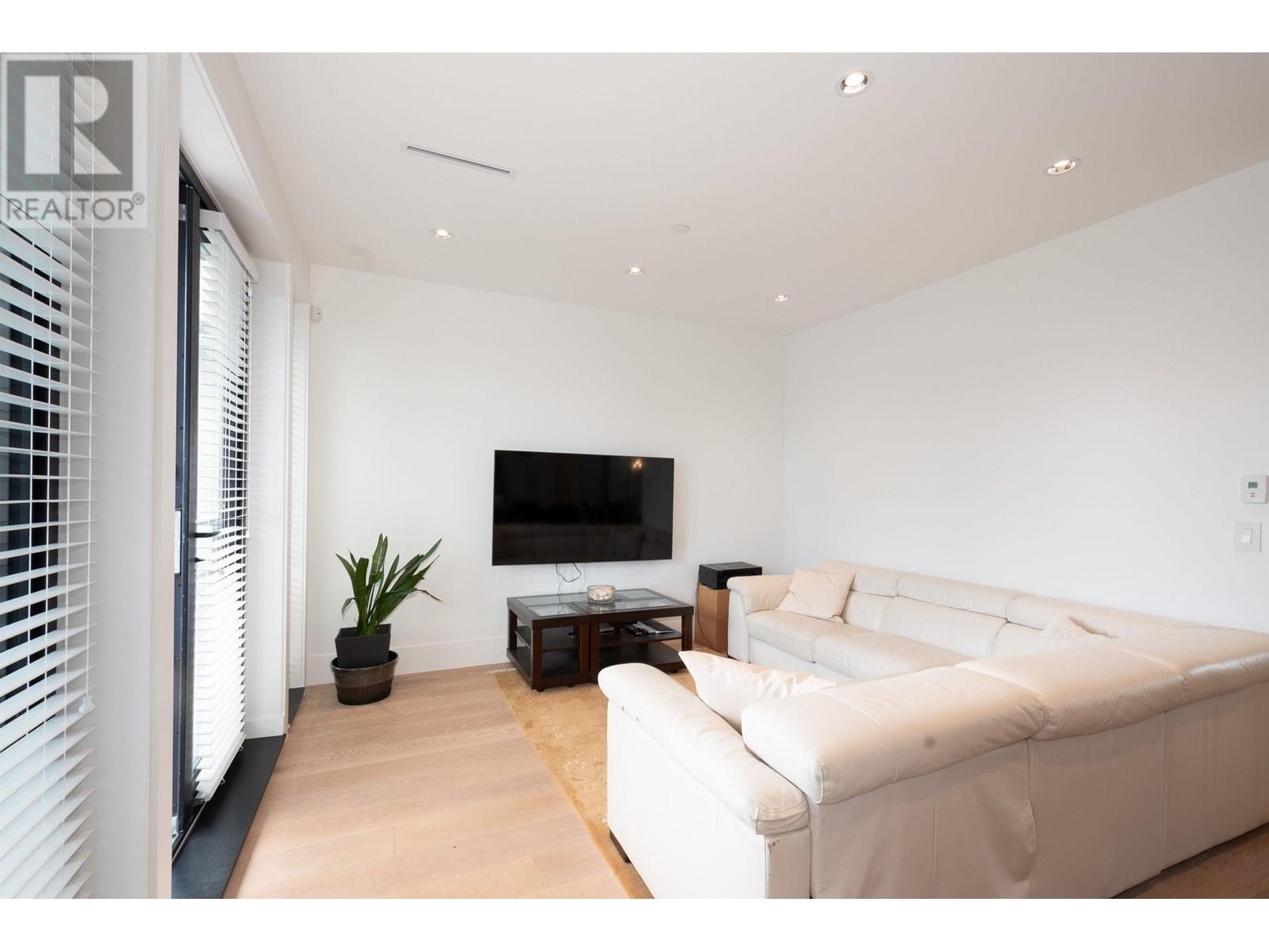 Photo 10 of 2765 E 27th Avenue, Vancouver BC