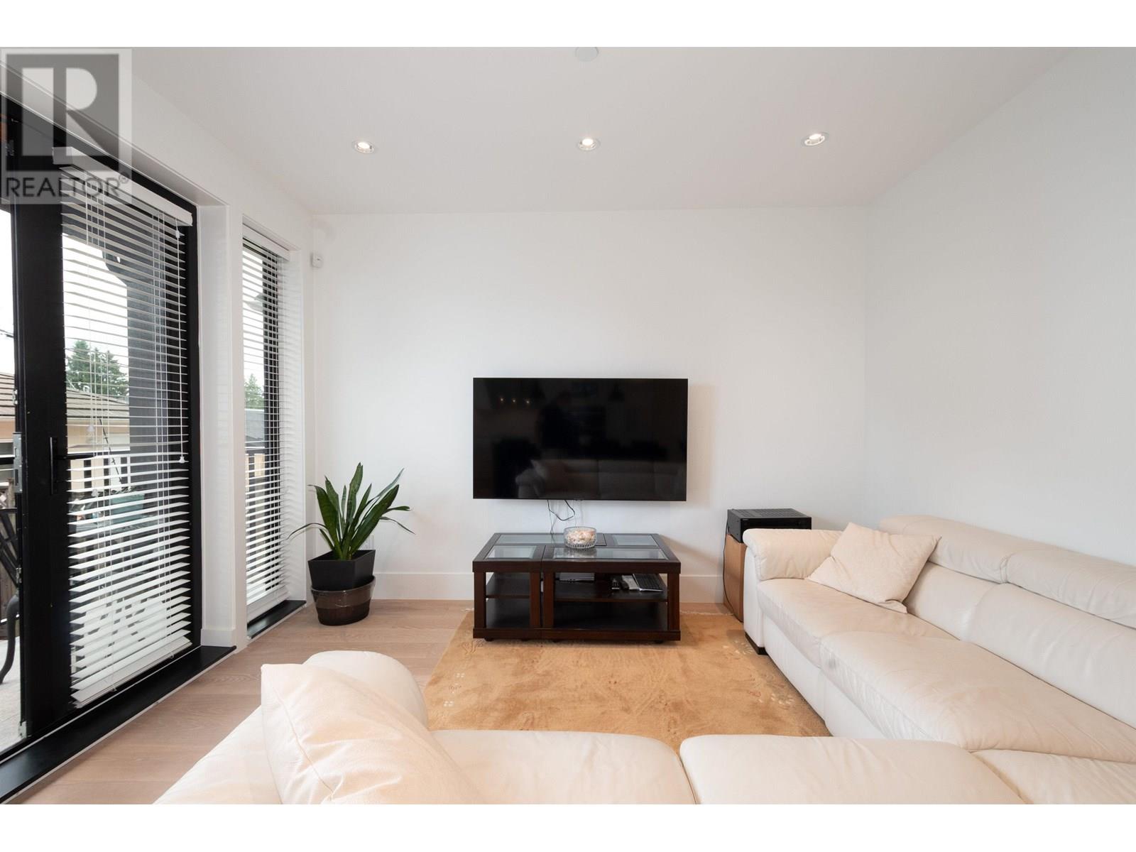 Photo 11 of 2765 E 27th Avenue, Vancouver BC