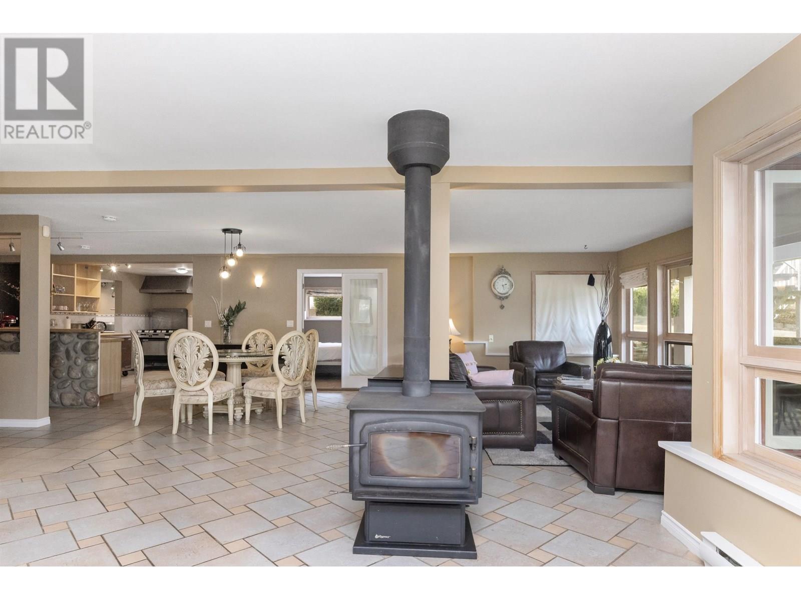 12879-12881 SUNSHINE COAST HIGHWAY, Madeira Park