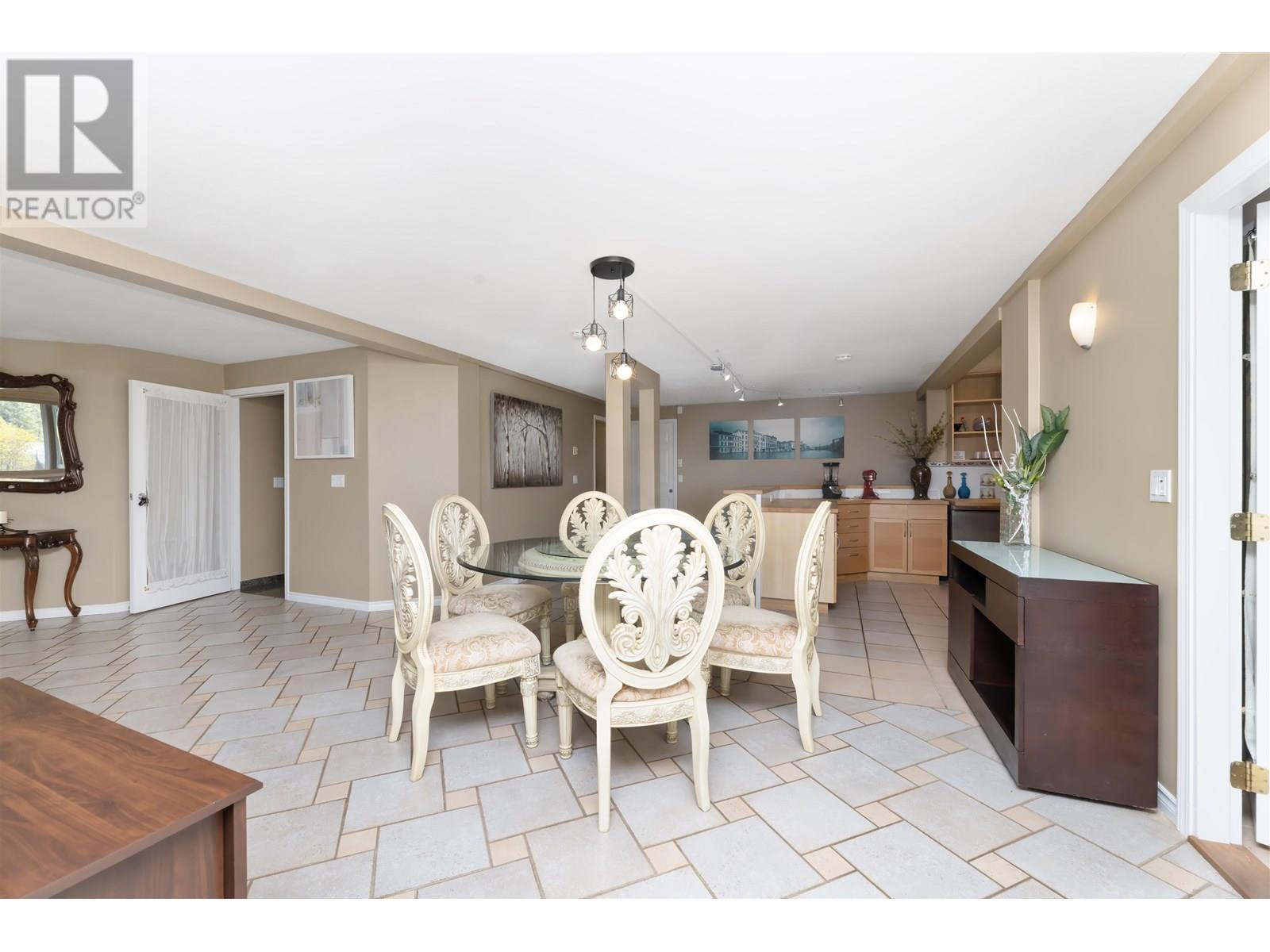 12879-12881 SUNSHINE COAST HIGHWAY, Madeira Park