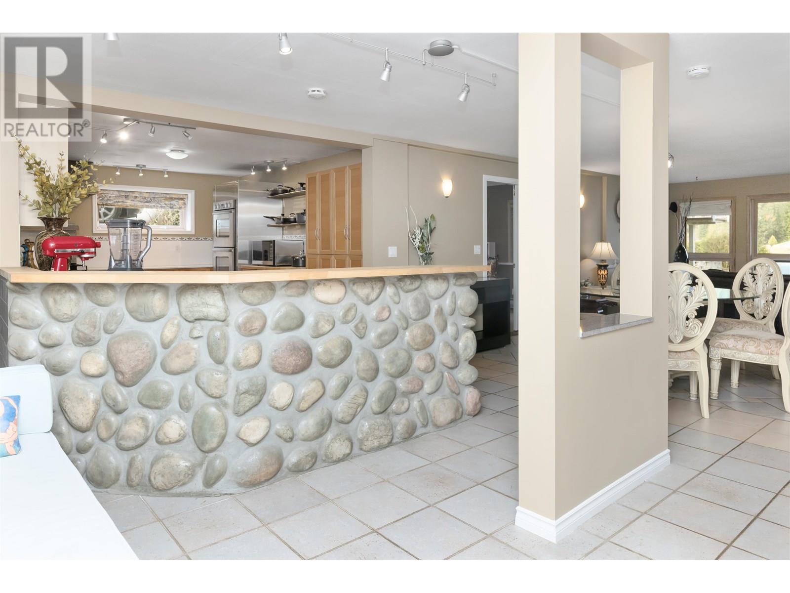12879-12881 SUNSHINE COAST HIGHWAY, Madeira Park