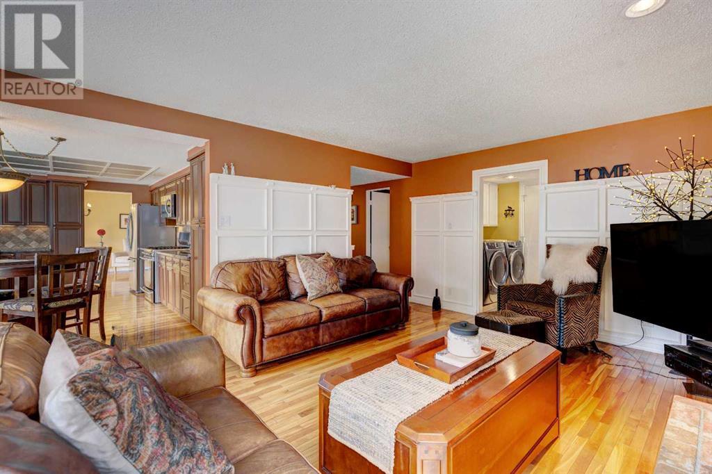 Single Family House for Sale in  Lake Moraine Place SE Lake Bonavista Calgary 